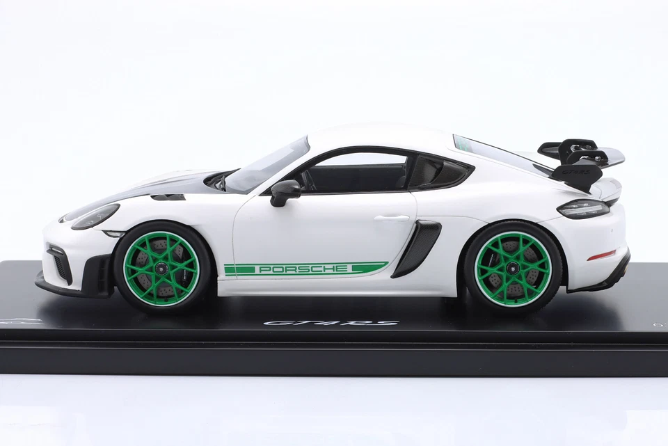 New Spark Porsche 718 982 GT4 RS 2021 1:18 Model Car White 0214130SCAY KidBX - Image 4 of 4