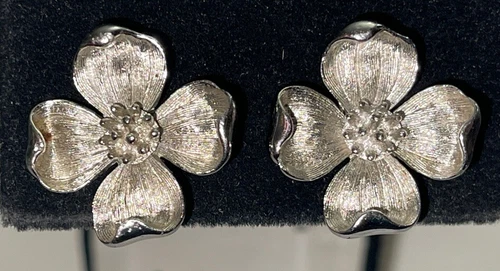 Trifari Signed Vintage Silver Tone Dogwood  Clip On Earrings Jewelry J-81
