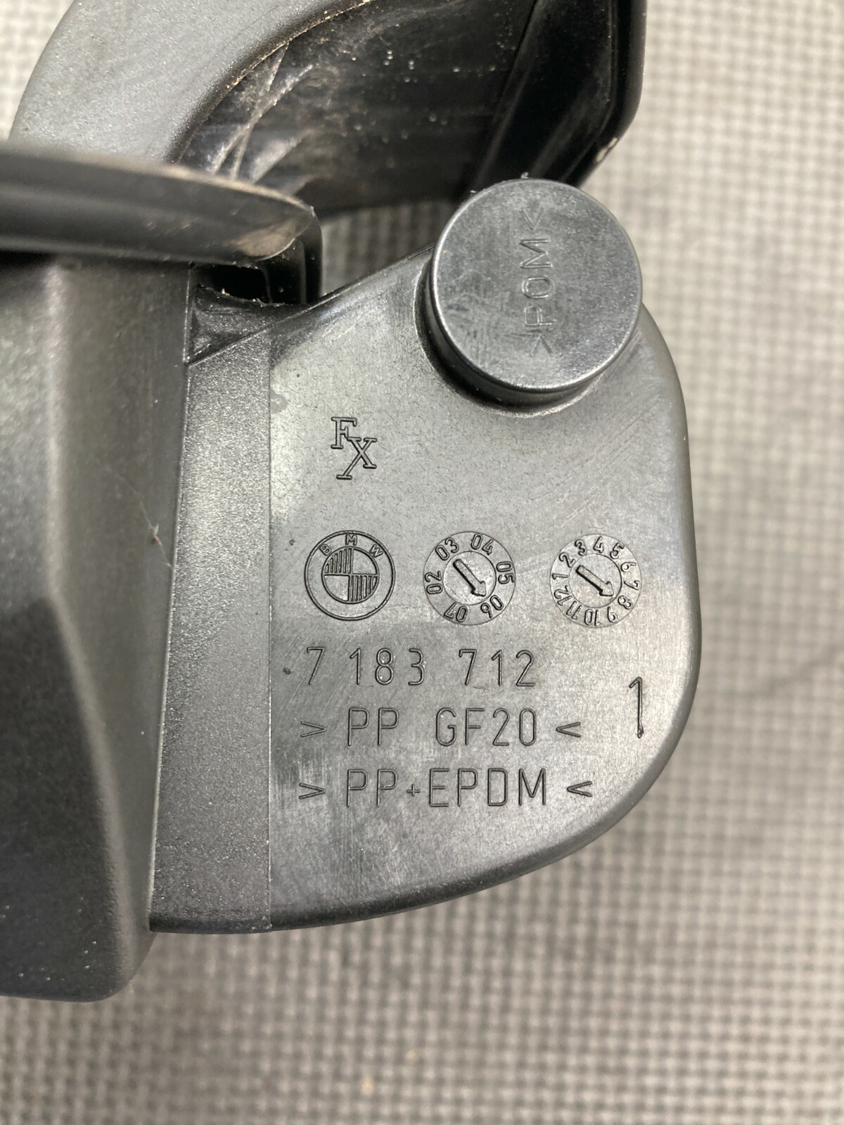 0410 BMW E60 525i 530i 535i Fuel Tank Filler Gas Door Lid Cover OEM