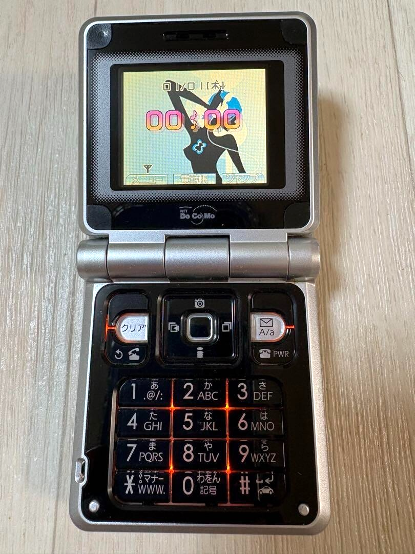 未使用ドコモ ムーバ　D253iwm music porter RED ガラケー 美品 レア ドコモ D253iwm music porter RED ガラケー - メルカリ