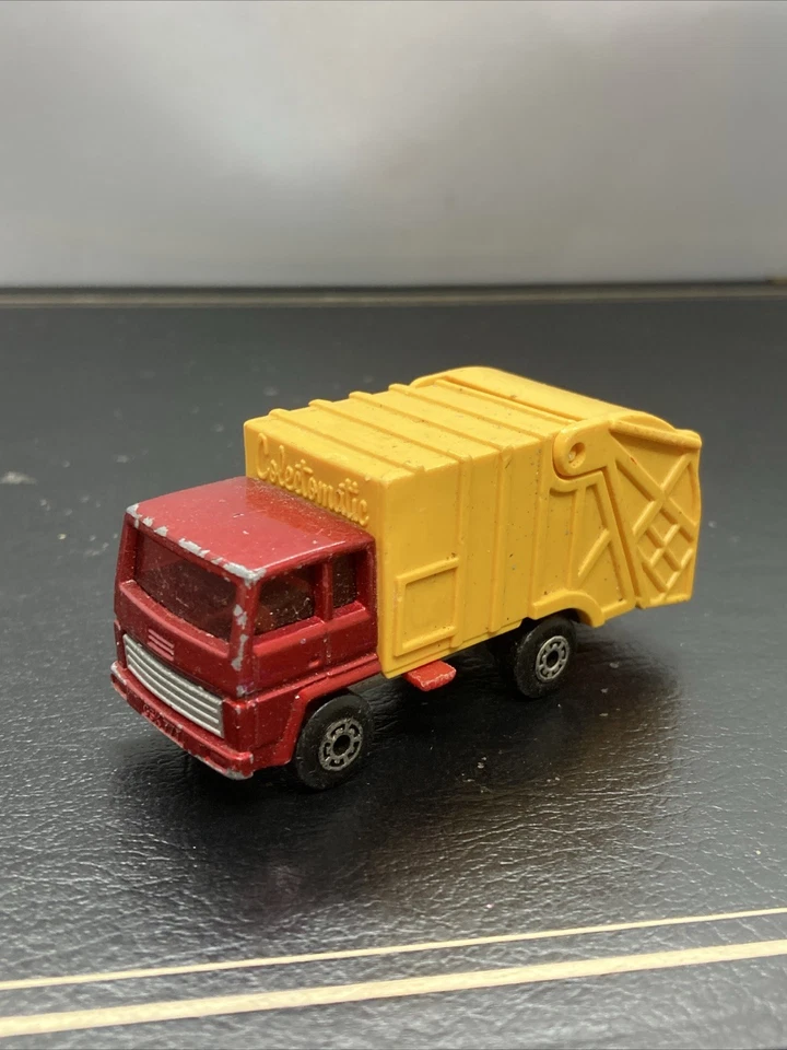 Matchbox Superfast #36 Garbage REFUSE TRUCK metallic red & yellow diecast - Image 2 of 4