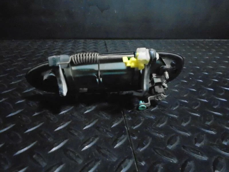 Maçaneta externa para passageiros Ford Escort 1999 - Imagem 2 de 3