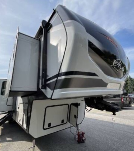 rvs campers used 5th wheel