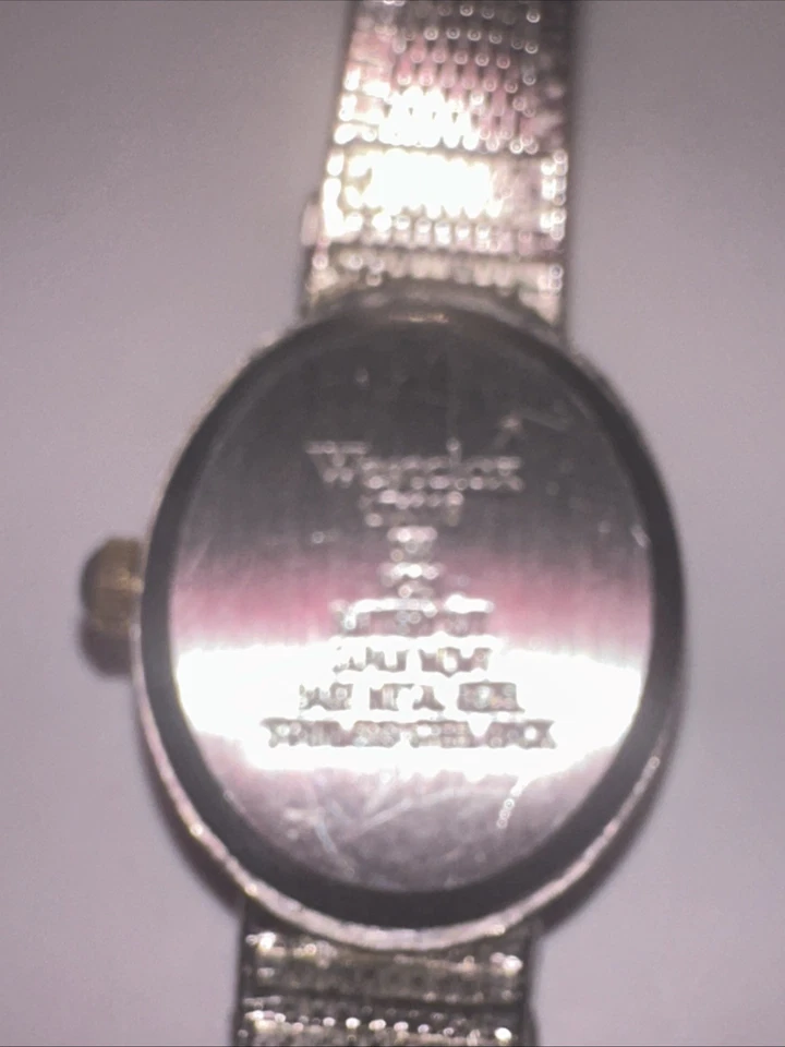 Antigo relógio de pulso feminino Westclox quartzo LTX118 tom prata e ouro; testado e funciona - Imagem 3 de 4