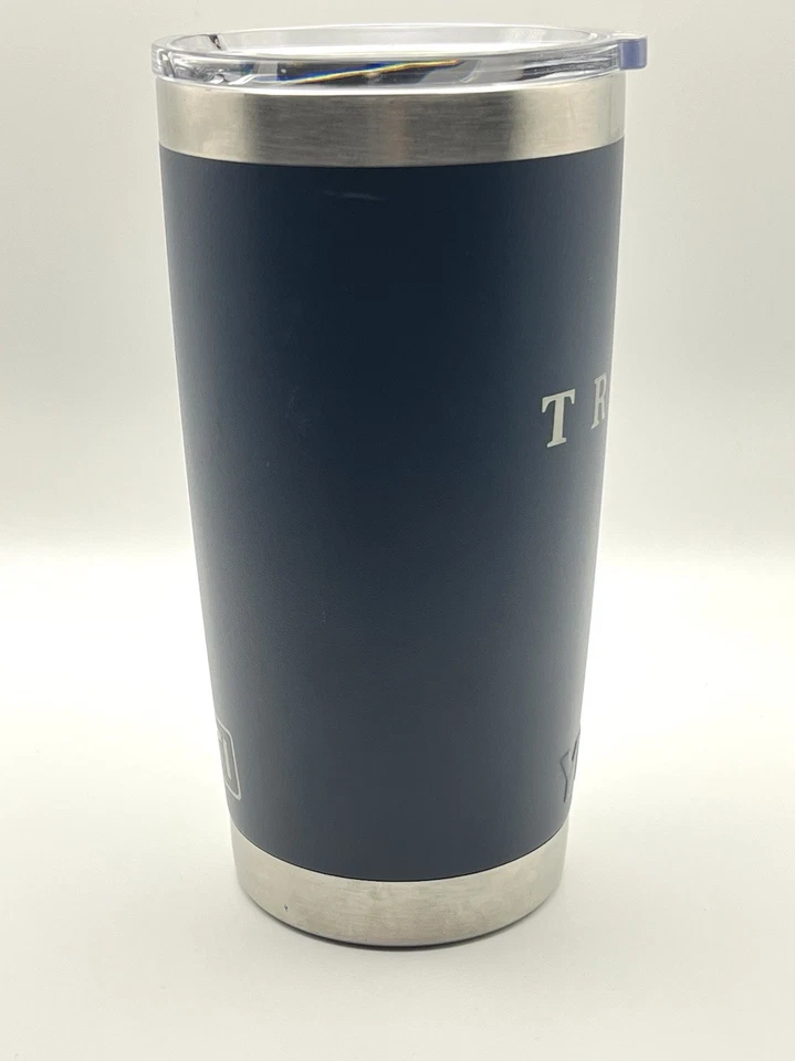 Taza de viaje Trump Yeti Rambler azul marino con tapa Magslider 20 oz Foto 4 de 4