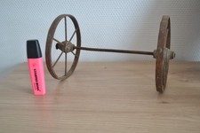 Ancien essieu à 2 roues métal de jouet, brouette, chariot