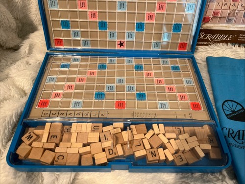 Vintage 1977 Travel Edition Scrabble Crossword Game in Plastic Case with Bag - Picture 2 of 9