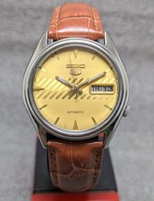 Rare vintage Seiko 5 automatic day date movement number 7019A japan made Watch.