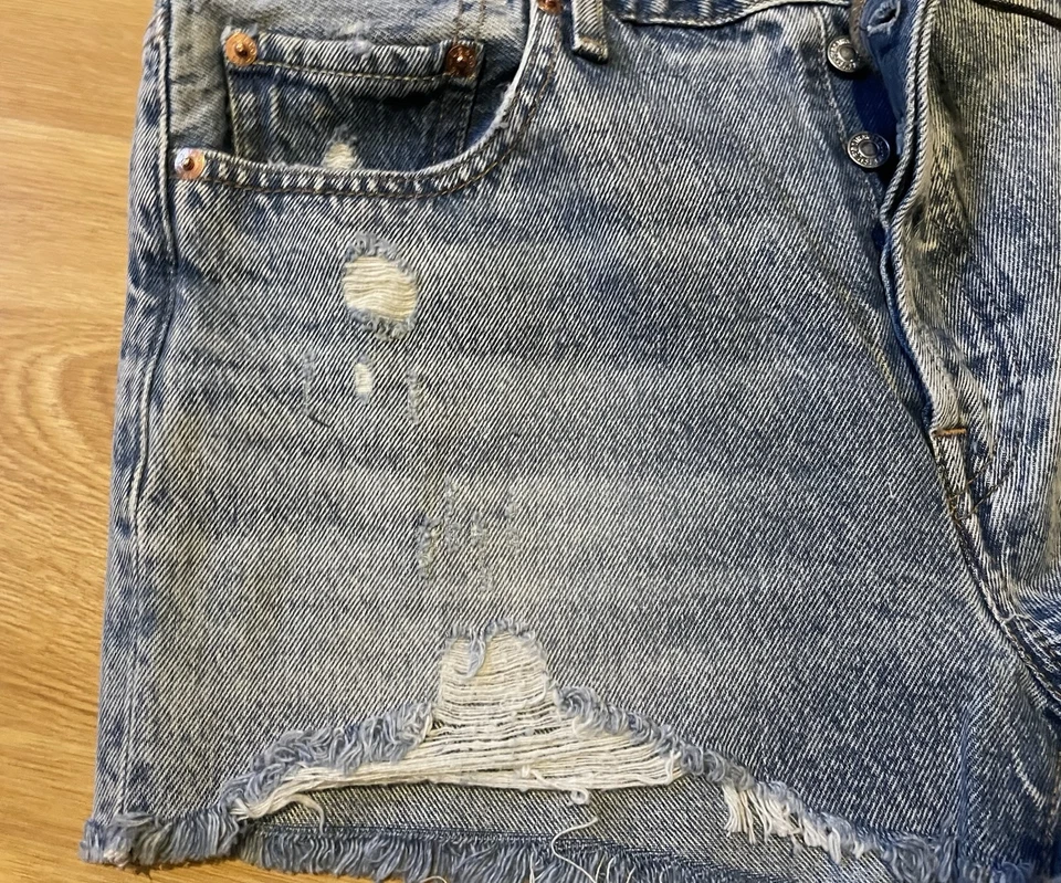 Levi's 501 Blue Denim Jean Shorts W29 Button-Up BNWT - Image 3 of 4