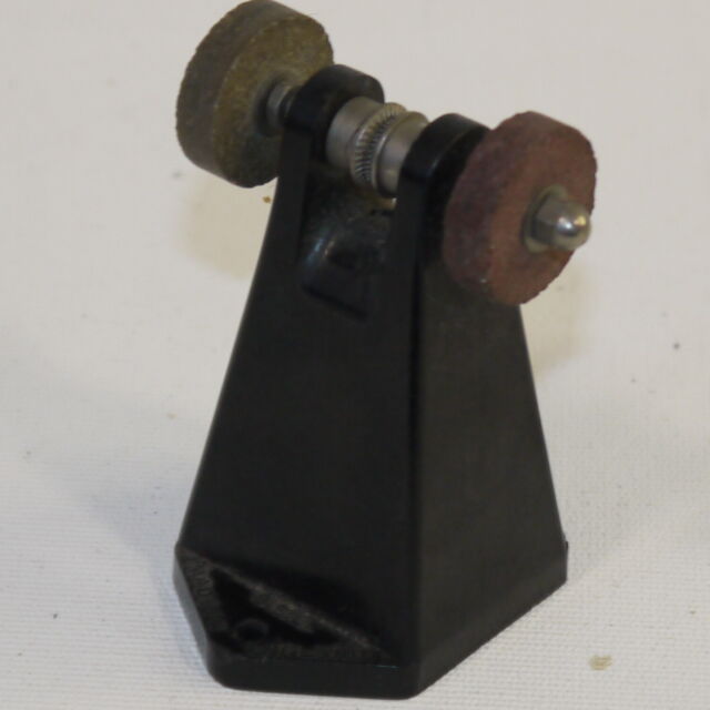 A mid 20th Century model Grinder by SEL (Signalling Equipment Ltd). A mid 20th Century model Grinder by SEL (Signalling Equipment Ltd).