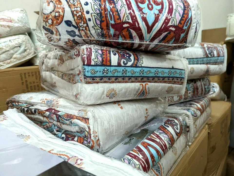 Venta al por mayor Ropa de cama Edredones Mantas Faldas de cama, etc perfectas para minoristas, 10+ piezas Foto 2 de 4