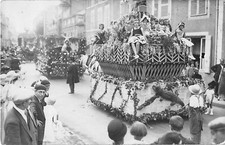 CPA 63 CARTE PHOTO AIGUEPERSE (au verso photo L.DUREY) cliché N°2 CHARS FLEURIS