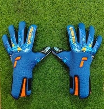 Goalkeeper gloves size 7 and 8 German Latex 4mm Pro quality with extra straps