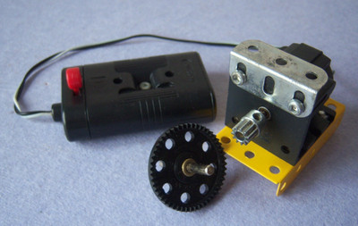 Schwarzer Meccano 3 Volt Motor mit Vorwärts- und Rückwärtsgang Batteriebox voll funktionsfähig