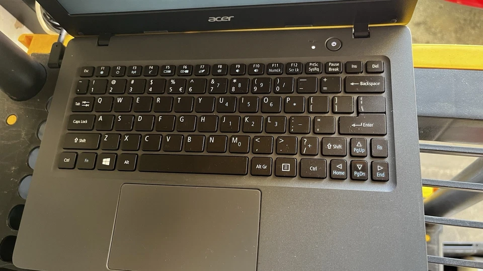 💻 Acer Aspire One Cloudbook 11.6” | Celeron N3050 | 2GB/32GB | Charger - Image 2 of 4