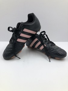 lightweight soccer cleats