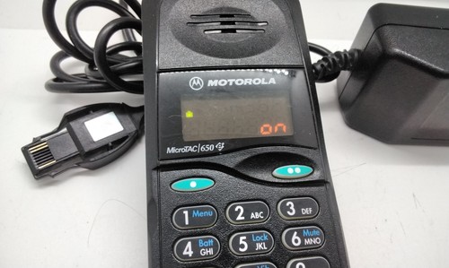 Motorola MicroTAC/650 Flip Phone Powers On With Charger - Photo 4 sur 6