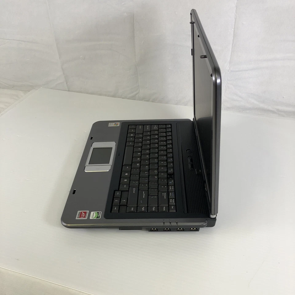Laptop Winbook 331 15.4" AMD Sempron 2800t @1.6MHz 128 MB 40 GB HDD Windows XP Foto 3 de 4