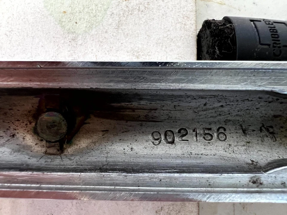 Dodge Deluxe Series D-19 1941 luz trasera lente moldura 902156 nuevo en stock Foto 4 de 4