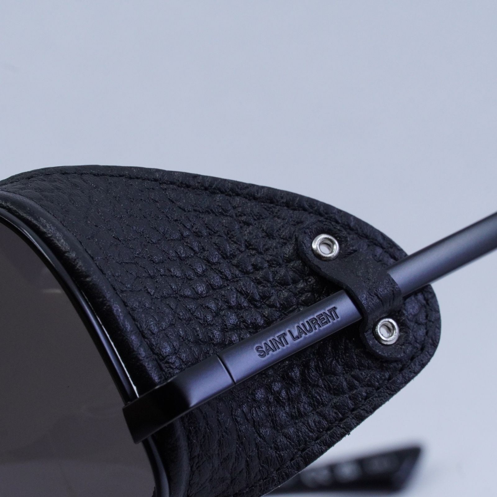 Nuovo SAINT LAURENT SL653 LEON SPOILER PELLE 002 nero nero 59 13 140 sole...