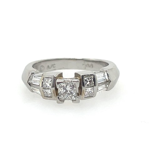 Ladies ~ PLATINUM 1+ Carat Princess Cut ** DIAMOND ** Engagement Ring - Picture 3 of 9