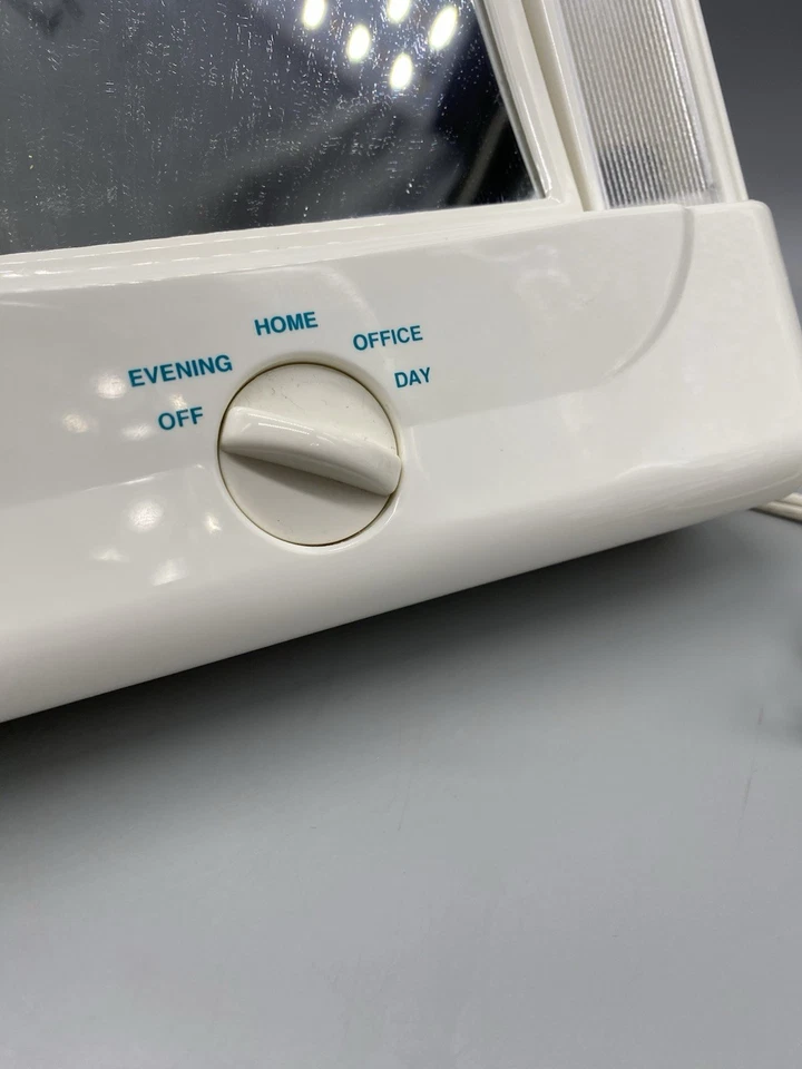 Espejo de maquillaje CONAIR 2 caras con 4 ajustes de luz TM8LX tocador de belleza PROBADO Foto 3 de 4