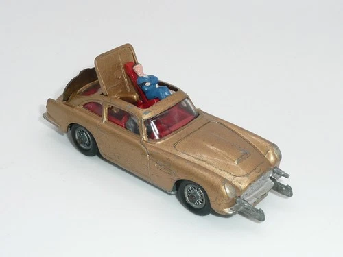 Corgi 261 James Bond 007 Aston Martin DB5  1st Issue w/ Baddie *vintage*