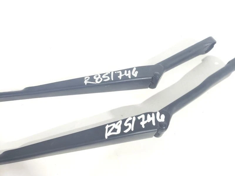 Pair Wiper Arms OEM 2003 Volkswagen Eurovan - Image 3 of 4