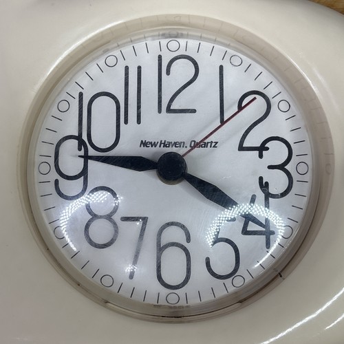 VTG Bathroom Hanging Wall Clock Cream Battery MCM Burwood Product Plastic 2654-D - Picture 3 of 8