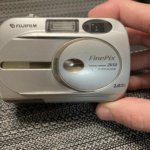 Fujifilm FinePix 2650 Digital Camera 2.0MP Tested Silver - Picture 2 of 13