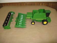 John Deere ERTL 9510 Maximizer Combine with Attachments Corn heads