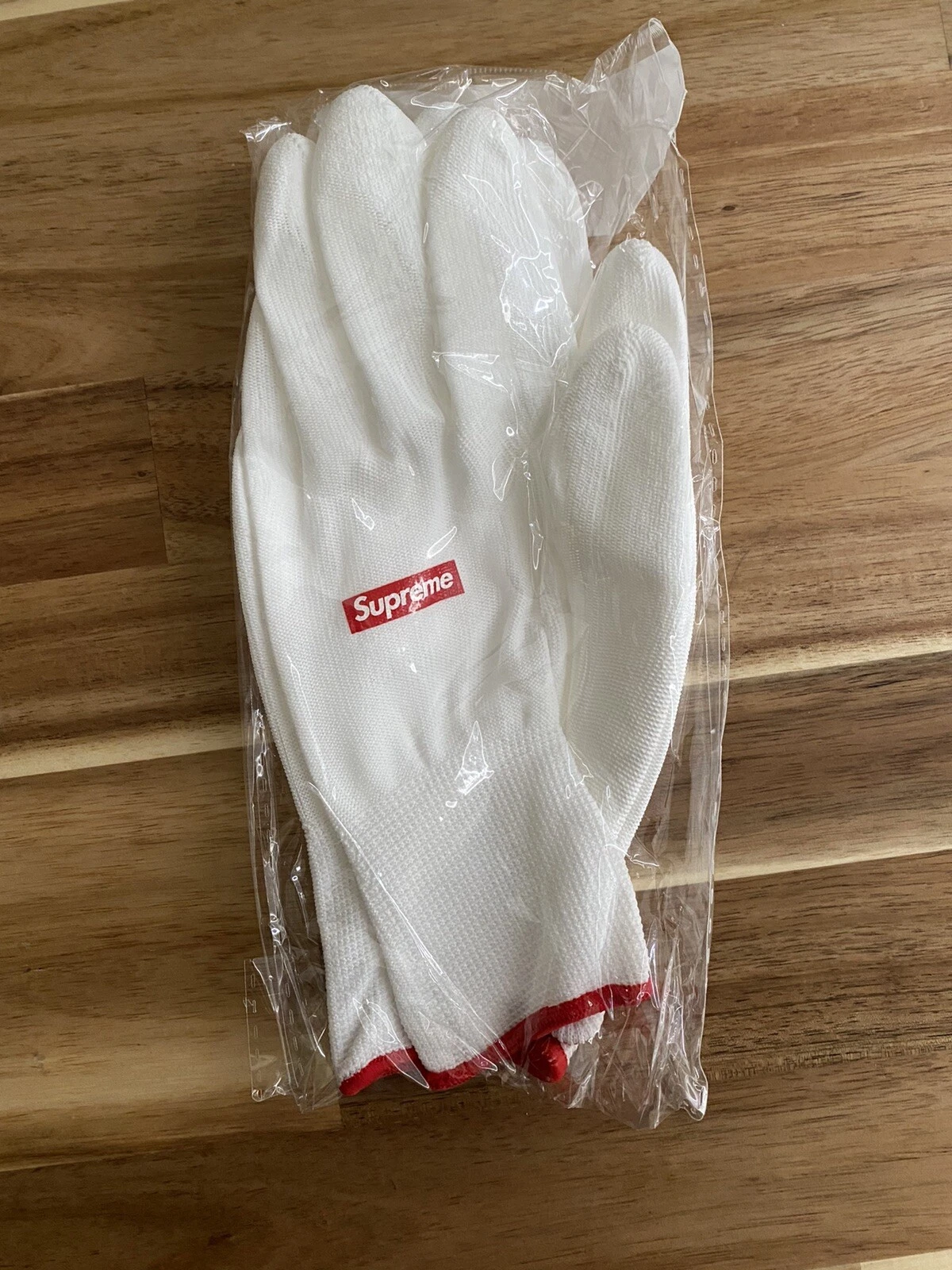 IN HAND * NEW AUTHENTIC Supreme FW20 White Rubberized Gloves
