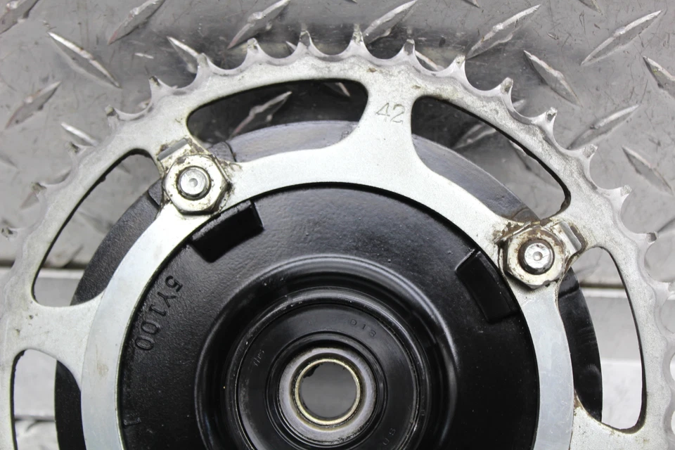 Yamaha XT550 1983 buje trasero con piñón (42T) con amortiguadores 5Y1-25366-00-98 Foto 4 de 4