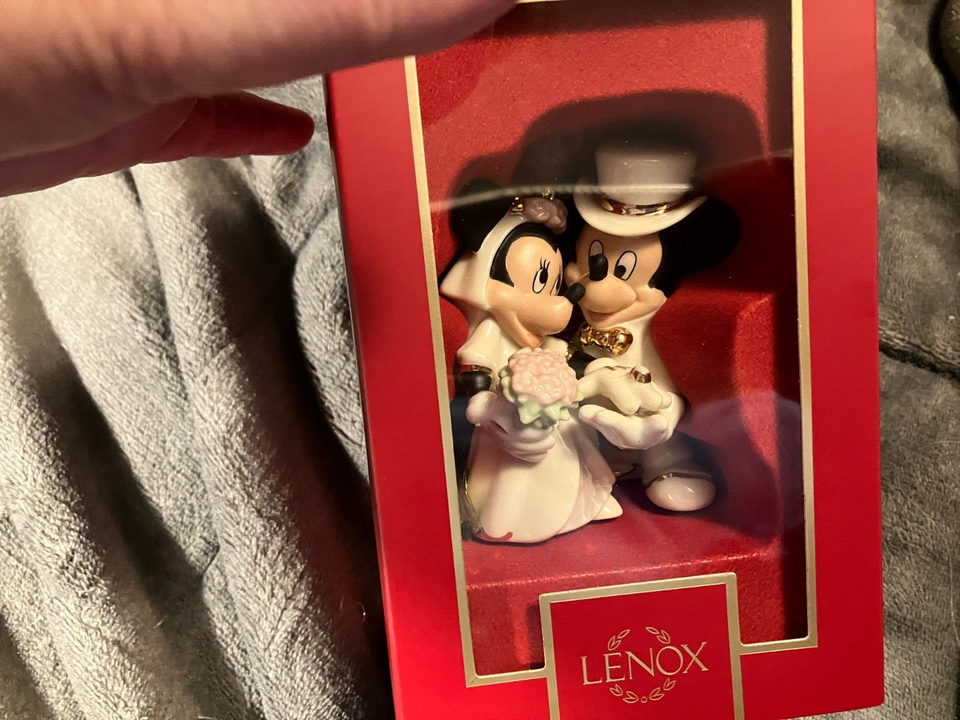 Lenox Disney Showcase Collection Minnie's Dream WeddingPorcelain