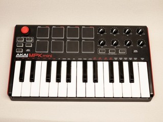 AKAI PROFESSIONAL MPK MINI TOP