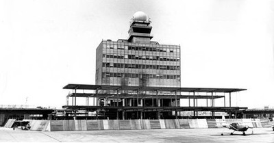 The steel framework a new $1 million restaurant front air tra- Boston Old Photo