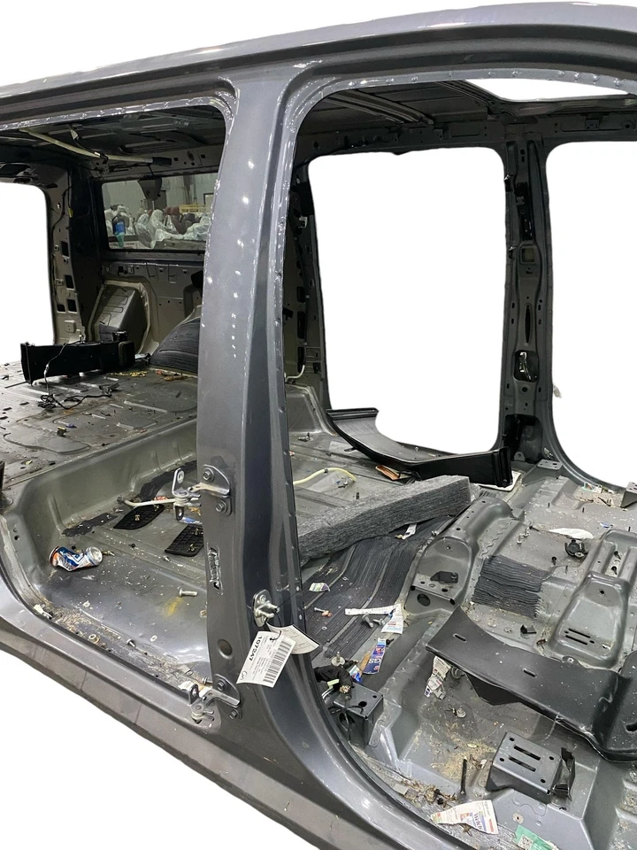 2015 - 2020 CHEVY SUBURBAN OEM RIGHT CENTER PILLAR *STRUCTURE CUT* Foto 2 de 4