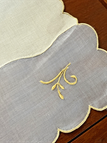 Set of 4 Vintage MADEIRA Embroidered Linen Organza Yellow Napkins & Placemats - Picture 4 of 9
