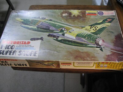 Lindberg Motorized F-100 Super Sabre Airplane Model 1:48 Kit #2509M 1978 #GRN SH