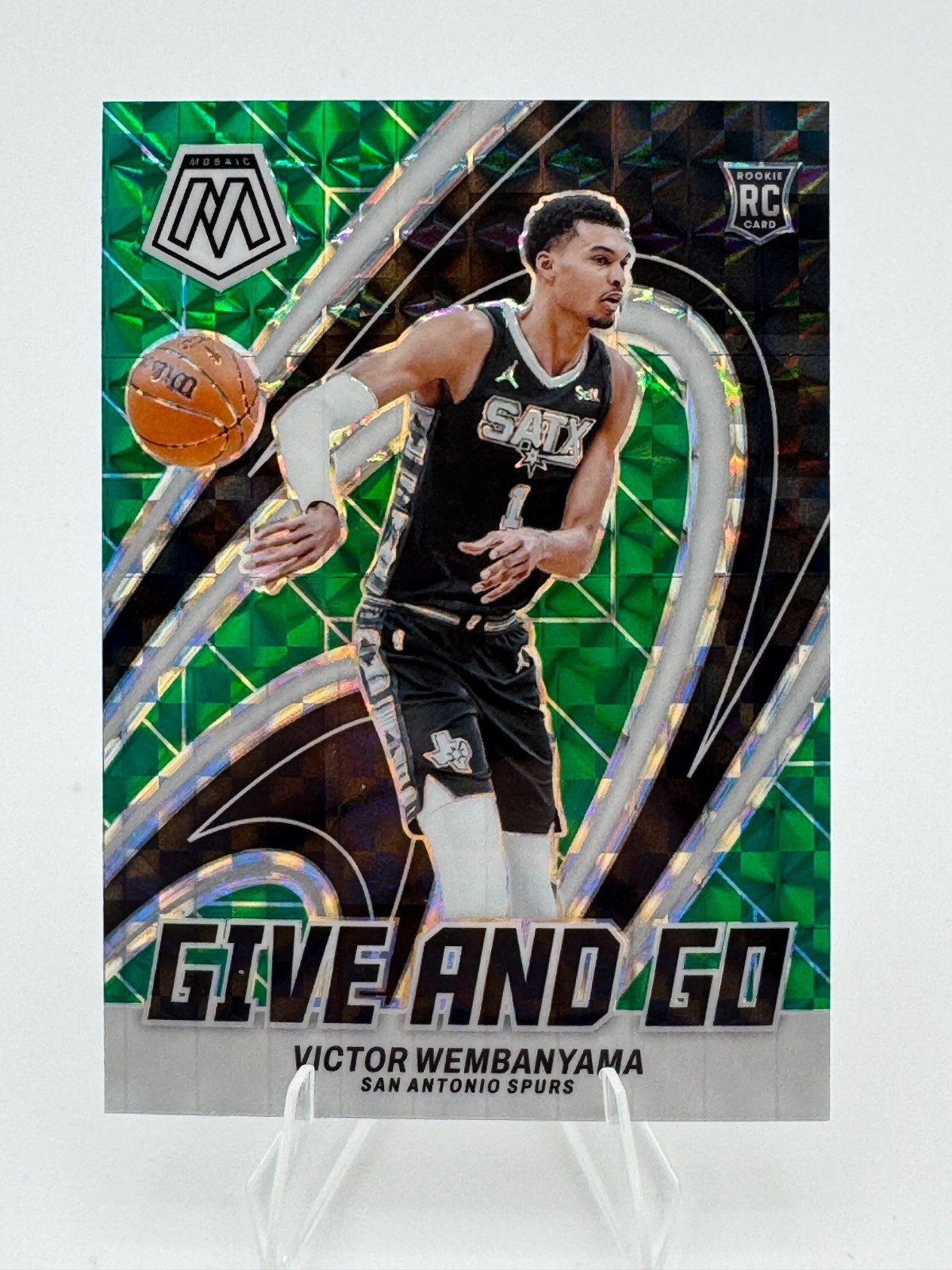2023-24 Panini Mosaic - Give and Go Victor Wembanyama #12 Green Prizm (RC)