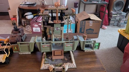 GI Joe Headquarters 2001 Hasbro. Missing some parts. Sound works