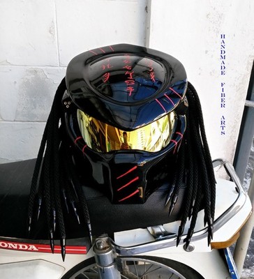 Maßgeschneiderter Predator Motorradhelm