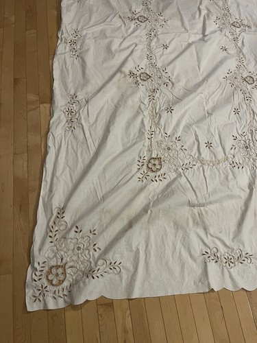 🔥RARE Vtg 6ft x 8ft Embroidered Tablecloth Ivory🔥 - Picture 4 of 10