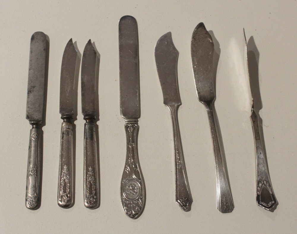 Vintage Silverplate Specialty Knives Including Butter, Fish, and Luncheon Knives - Lot