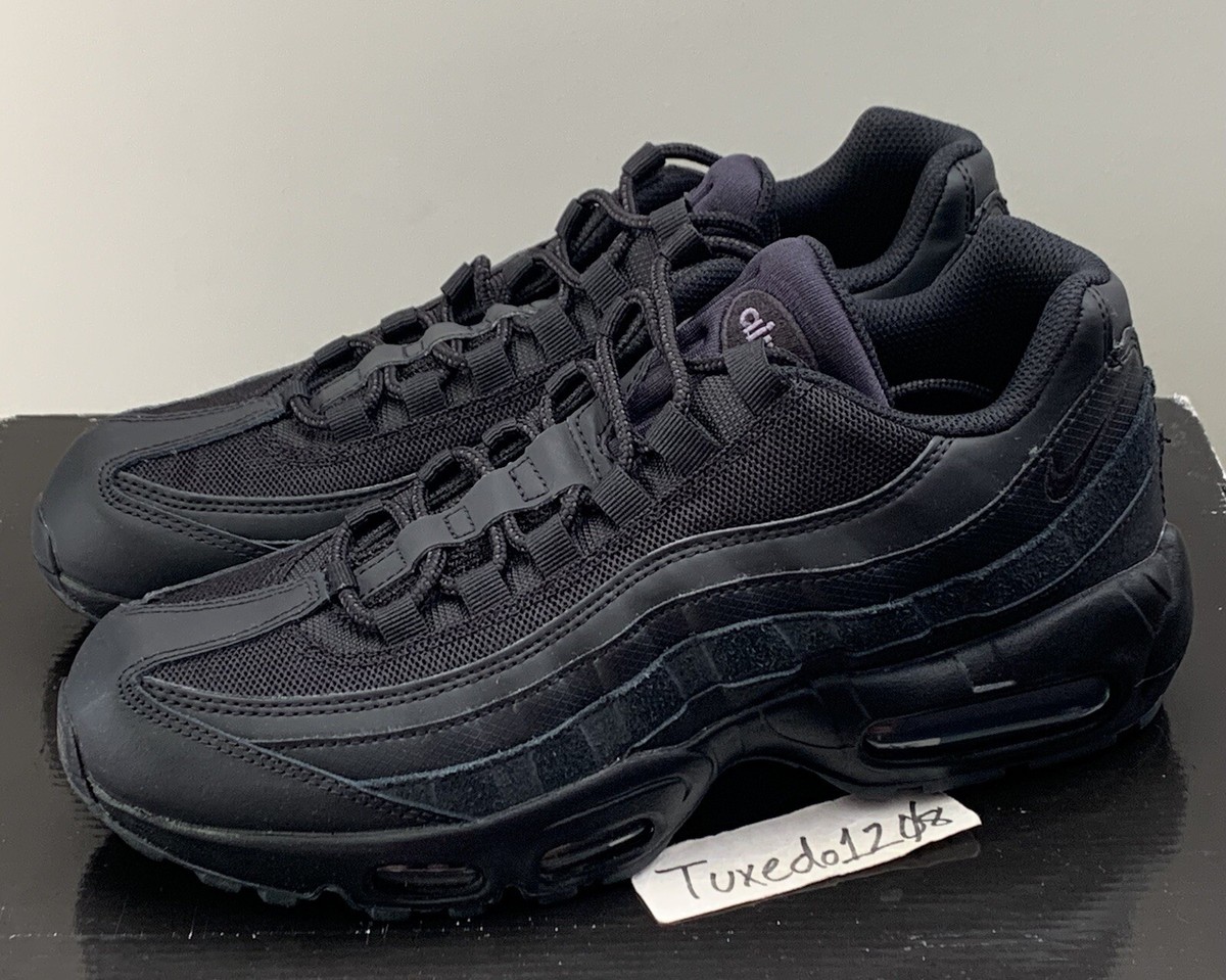 DS Nike Air Max 95 Essential sz8.5 Triple Black 90 95 97 98 DS Nike Air Max 95 Essential sz8.5 Triple Black 90 95 97 98