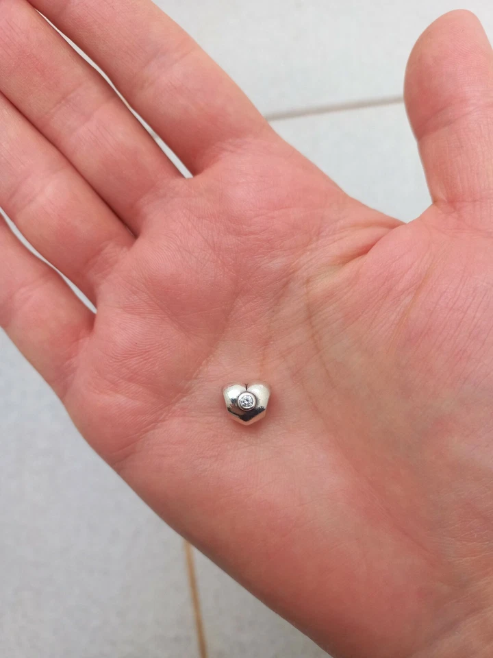 Authentic Pandora Sparkling Heart Silver & Clear Cubic Zirconia Charm 790134CZ - Immagine 2 di 4