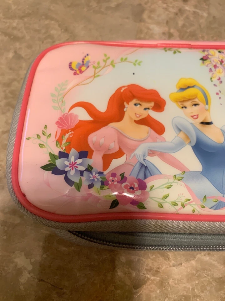 Estuche de transporte suave Disney Princess Pouch para sistema de videojuegos portátil Nintendo DS Foto 2 de 4