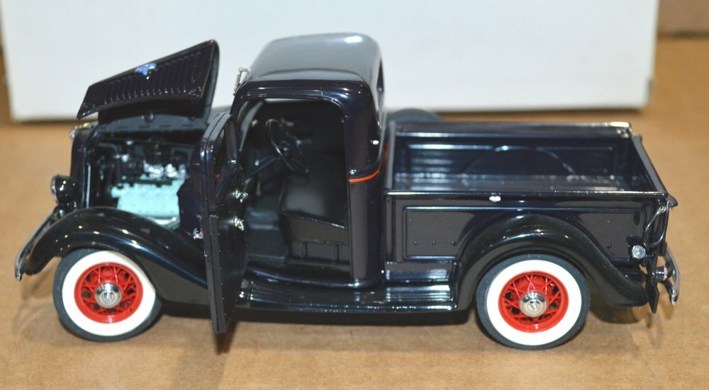 【レア絶版】DANBURY MINT社 1935 FORD PICKUP1:24 The Danbury Mint 1935 Ford Pick-Up 50-830 1/2-Ton 1:24 Scale Die