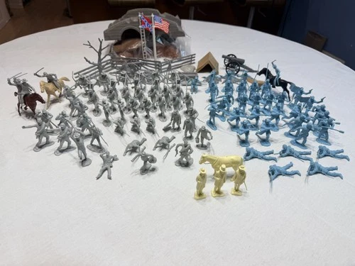 Vintage Marx Civil War Light Blue and Grey Plastic Soldiers