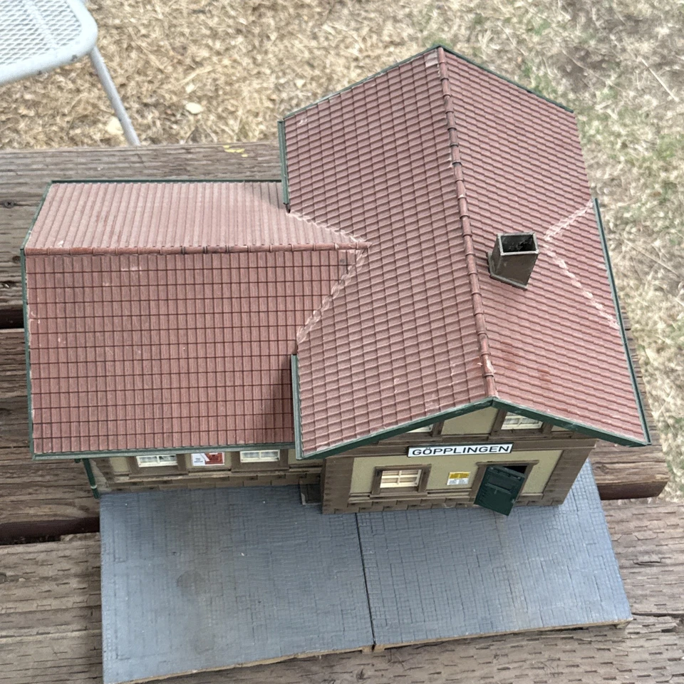 Piko G Scale Farmhouse with Base 63001 Goepplingen Train Station See Pics - Image 2 of 4